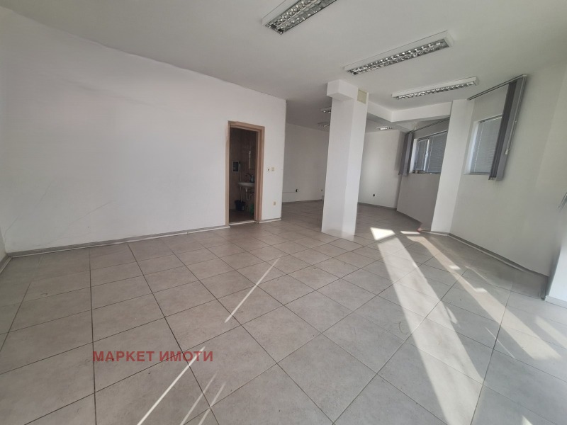 Дава под наем МАГАЗИН, гр. Стара Загора, Била, снимка 2 - Магазини - 52691023