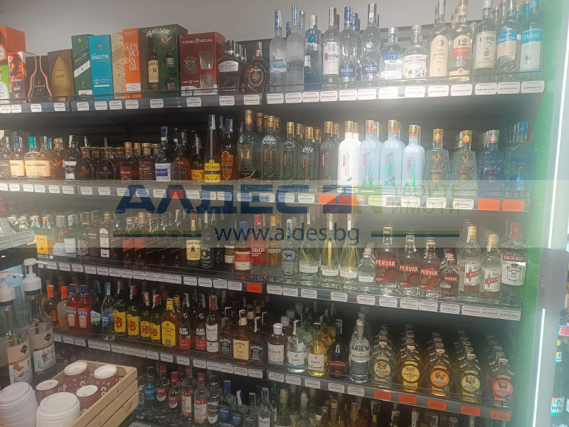 Дава под наем МАГАЗИН, гр. София, Център