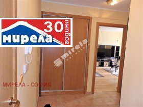 2-стаен град София, Изток 8