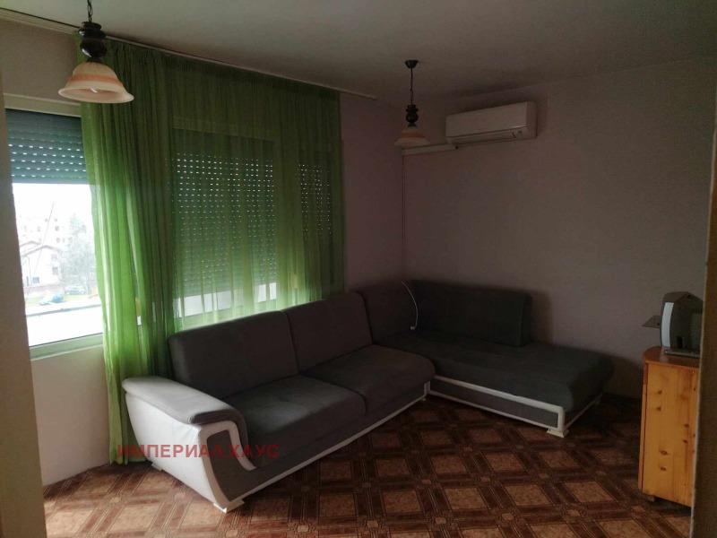 Para alugar  Estúdio Haskovo , Republika , 40 m² | 90908921