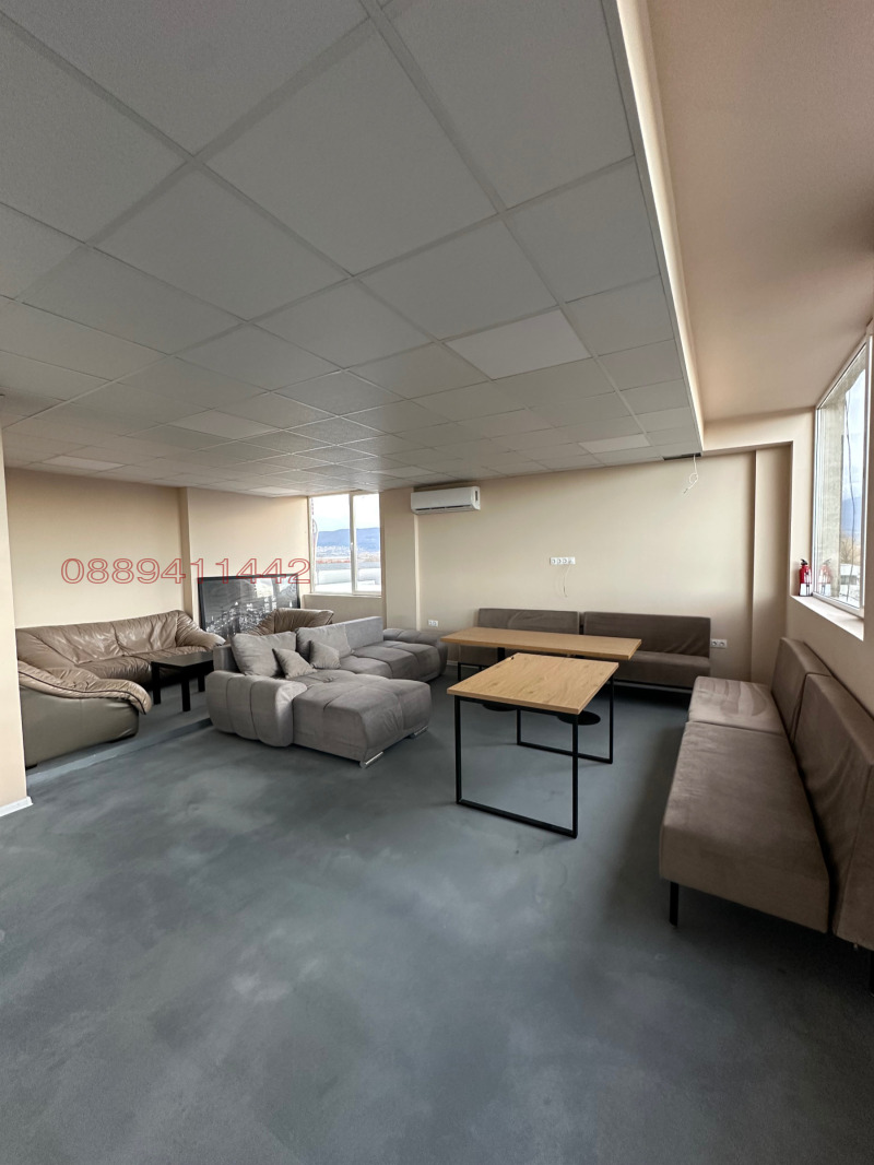 Под наем ХОТЕЛ, град София, с. Казичене • 35000 лв. / 17895.22 € • 95027640 1