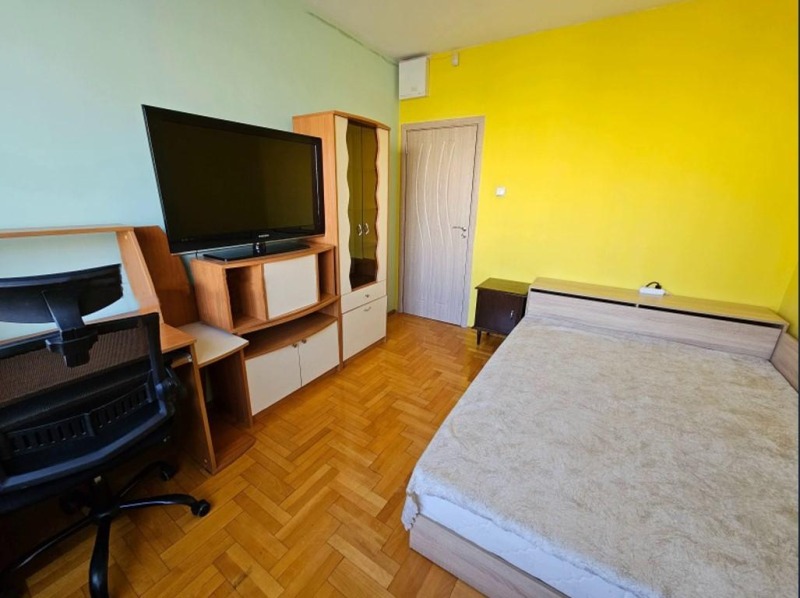 Издаје се  2 спаваће собе Софија , Разсадника , 84 м2 | 90713605 - слика [4]