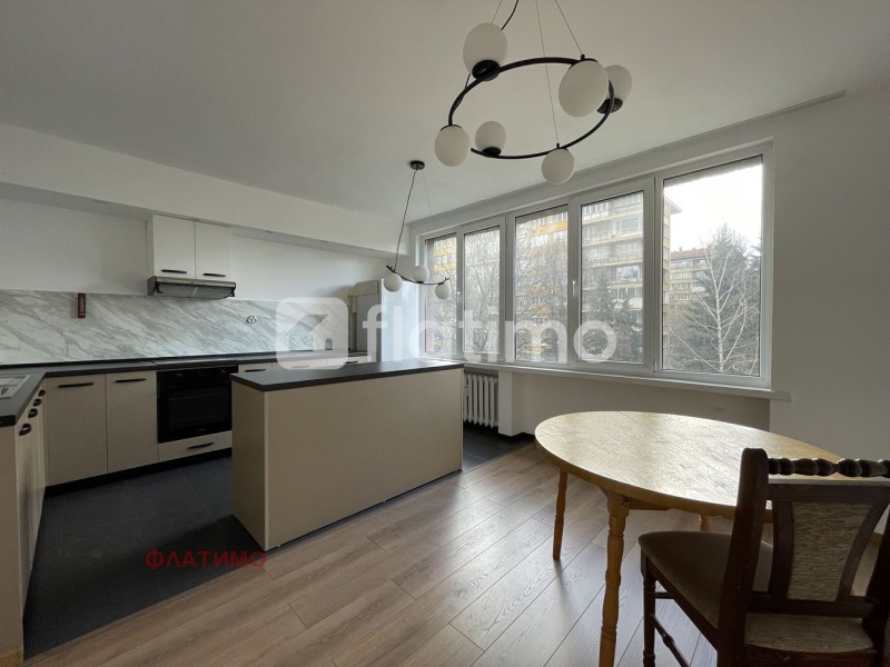 Zu vermieten  3 Schlafzimmer Sofia , Hipodruma , 120 qm | 66913309