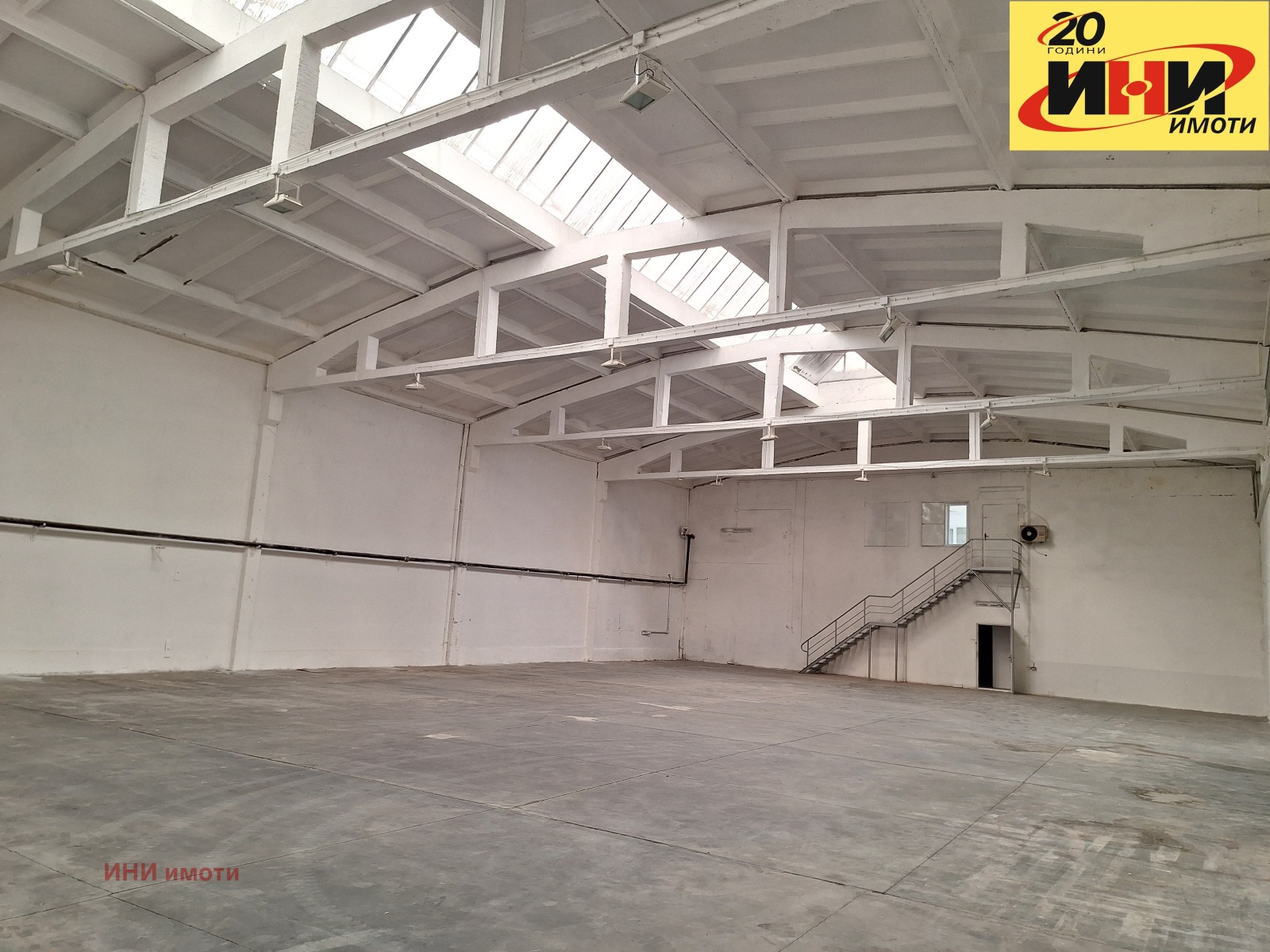 Дава под наем СКЛАД, гр. Русе, Промишлена зона - Изток, снимка 2 - Складове - 53870854