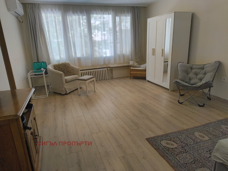 Zu vermieten  1 Schlafzimmer Sofia , Zentar , 86 qm | 82778711 - Bild [7]