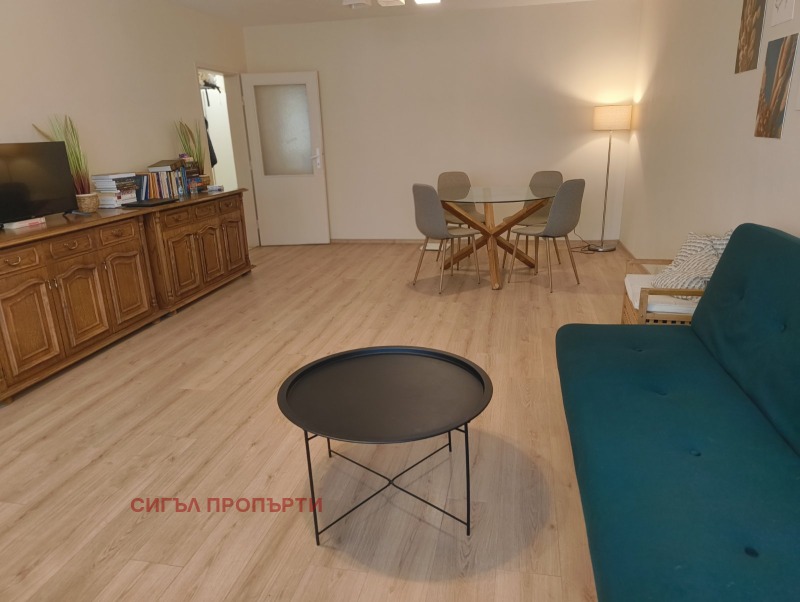 Zu vermieten  1 Schlafzimmer Sofia , Zentar , 86 qm | 82778711