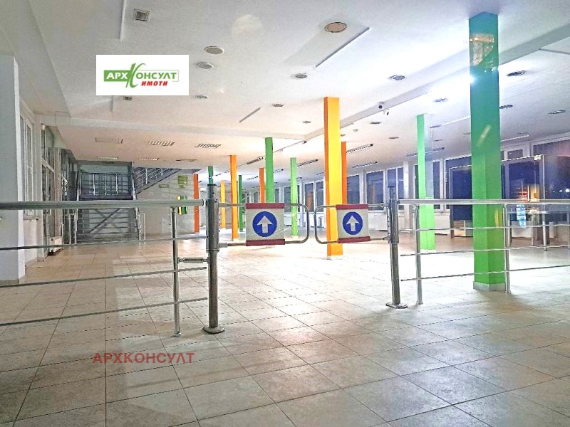 Дава под наем МАГАЗИН, гр. София, Център