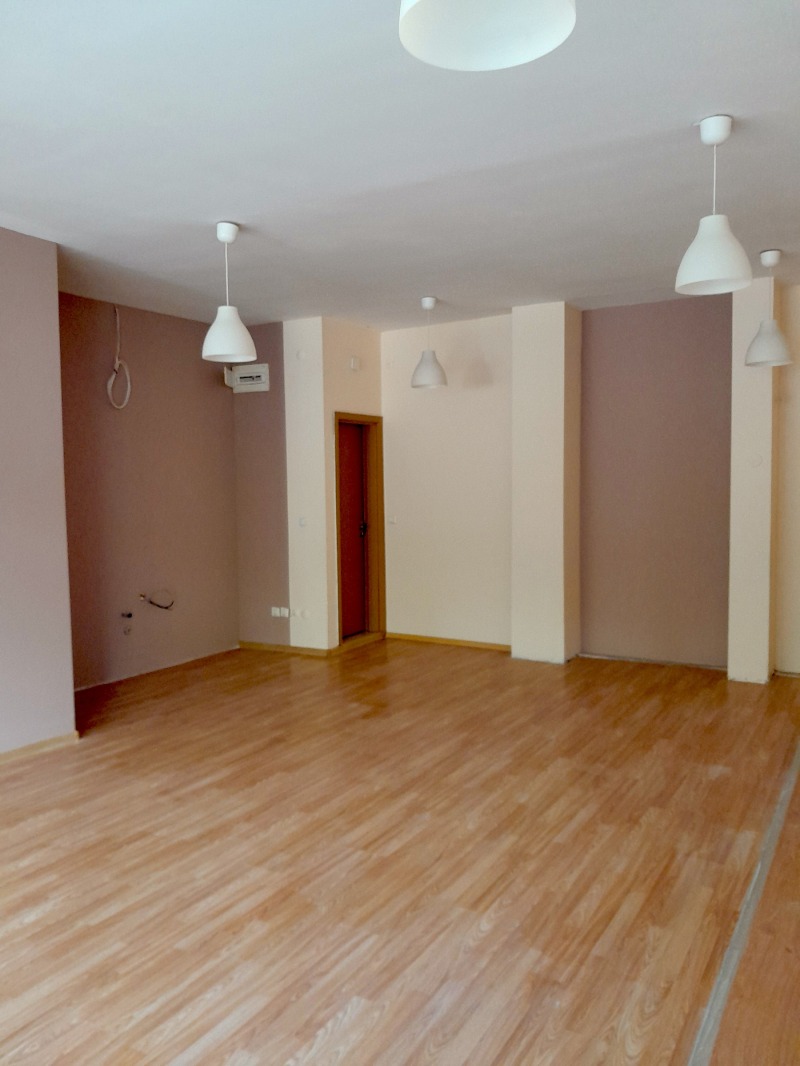 Te huur  Winkel Sofia , v.z.Kinotsentara 3 tsjast , 48 m² | 73398300 - afbeelding [4]