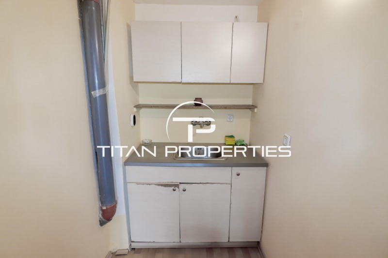 Дава под наем ЕТАЖ ОТ КЪЩА, гр. Варна, Бриз, снимка 4 - Етаж от къща - 52646919