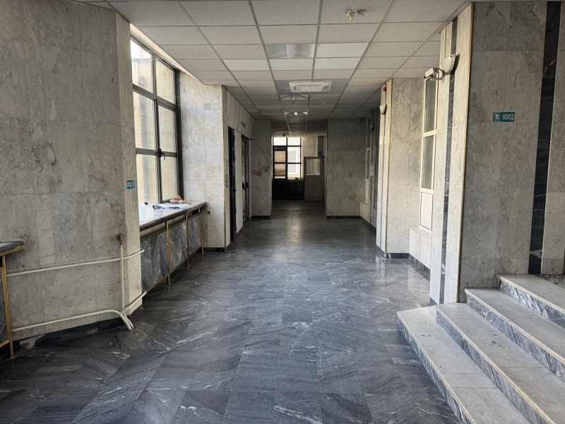 Дава под наем МАГАЗИН, гр. Севлиево, област Габрово, снимка 2 - Магазини - 53281555