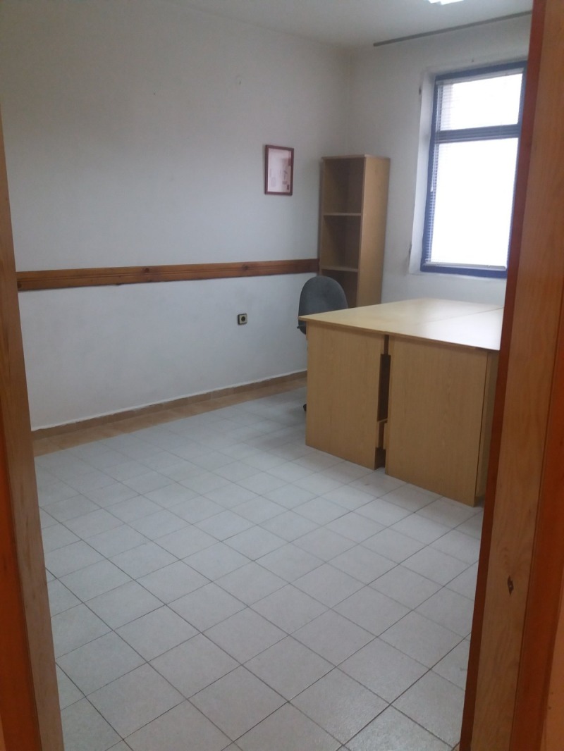 A louer  Bureau Bourgas , Tsentar , 25 m² | 45988237 - image [3]