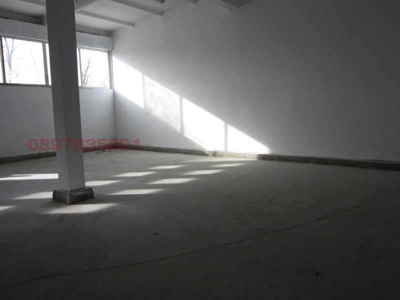 Дава под наем СКЛАД, с. Изворско, област Варна, снимка 4 - Складове - 53454091