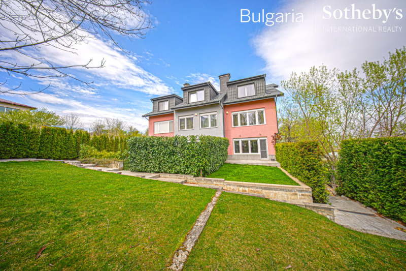 Под наем КЪЩА, град София, в.з.Киноцентъра 3 част • 2555 € / 4997.15 лв. • 55058579 1