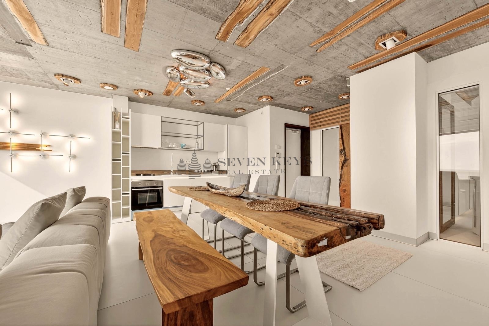 Дава под наем 3-СТАЕН, гр. Варна, Бриз, снимка 2 - Апартаменти - 51921668