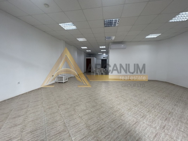 Под наем МАГАЗИН, град Варна, Левски 1 • 1022 € / 1998.86 лв. • 90042712 1