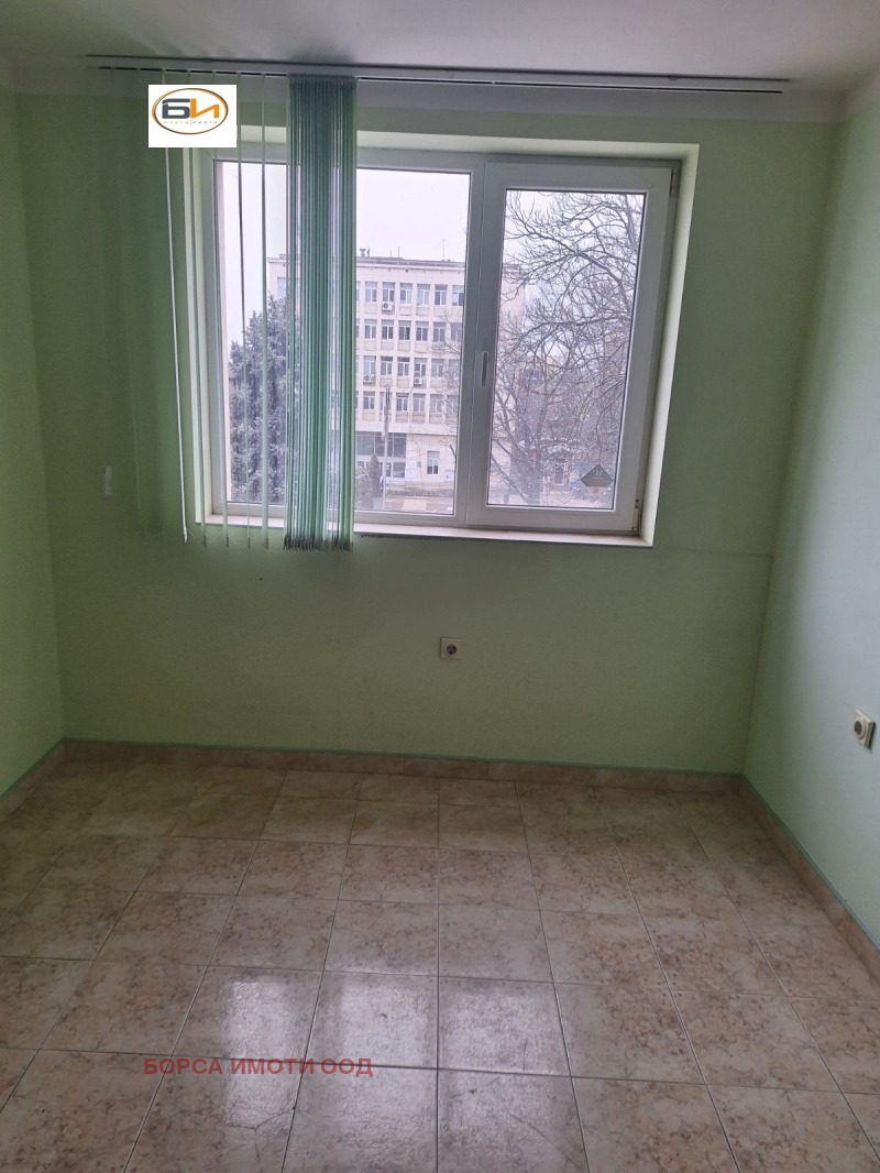 Дава под наем ОФИС, гр. Мездра, област Враца, снимка 2 - Офиси - 53456028