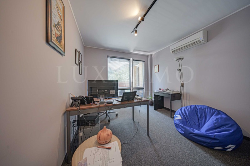 Te huur  Kantoor Sofia , Zona B-19 , 102 m² | 88615305 - afbeelding [7]