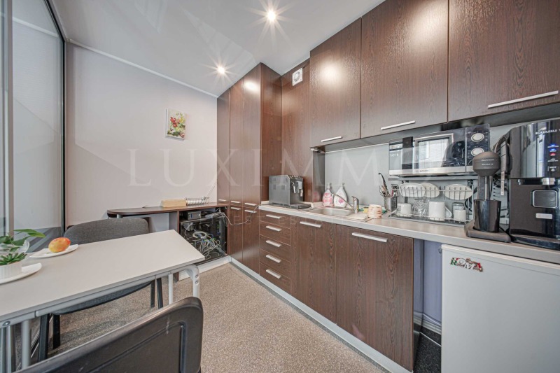 Te huur  Kantoor Sofia , Zona B-19 , 102 m² | 88615305 - afbeelding [15]