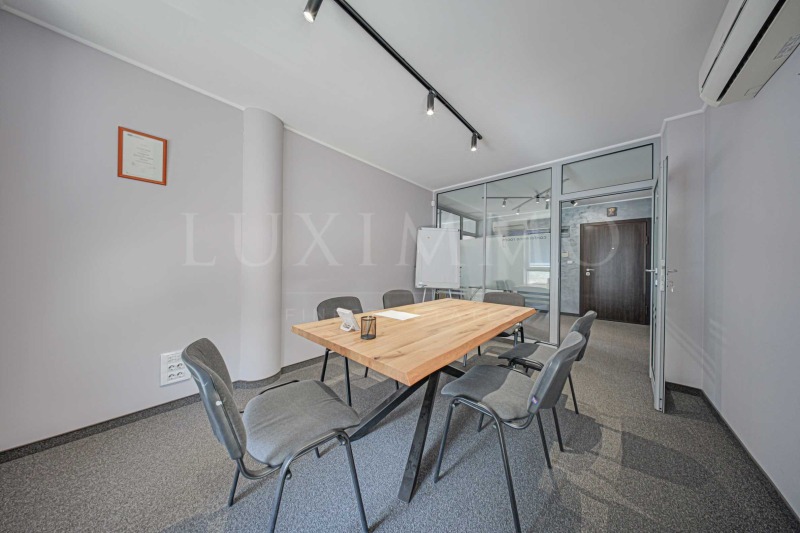 Te huur  Kantoor Sofia , Zona B-19 , 102 m² | 88615305 - afbeelding [12]