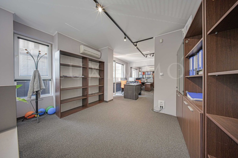 Te huur  Kantoor Sofia , Zona B-19 , 102 m² | 88615305 - afbeelding [10]