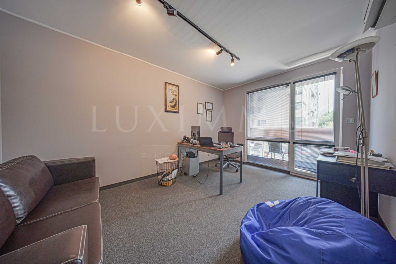 Te huur  Kantoor Sofia , Zona B-19 , 102 m² | 88615305 - afbeelding [8]