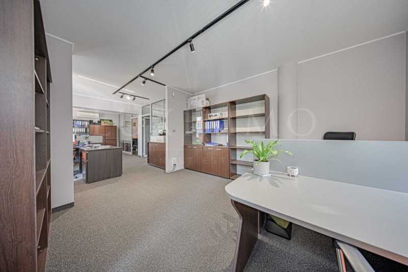 Te huur  Kantoor Sofia , Zona B-19 , 102 m² | 88615305 - afbeelding [9]