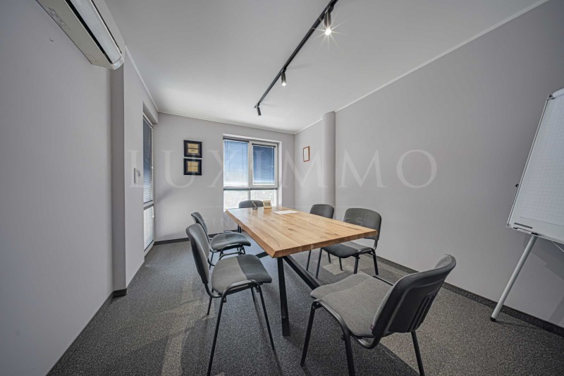 Te huur  Kantoor Sofia , Zona B-19 , 102 m² | 88615305 - afbeelding [11]