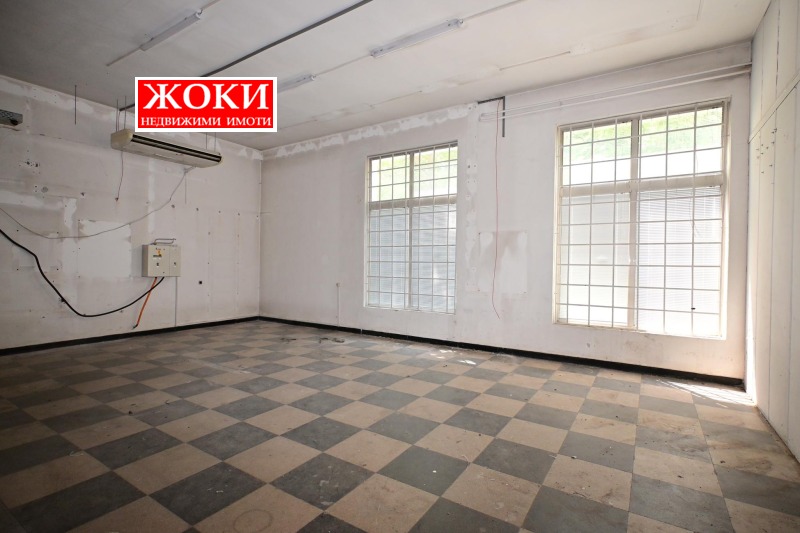 K pronájmu  Prodejna Pernik , Iztok , 208 m2 | 95165332