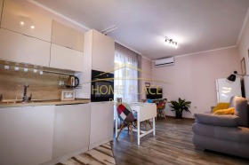 1 chambre Kolhozen pazar, Varna 1