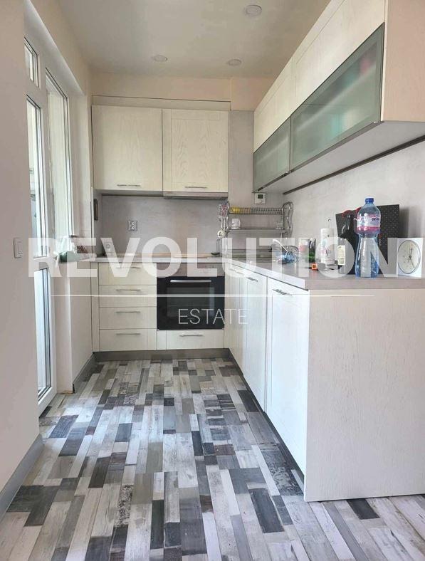 Дава под нем  3-стаен, град Варна, Базар Левски •  800 € • ID 38511816 — holmes.bg - [1] 