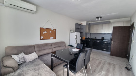 3-стаен град Варна, Владислав Варненчик 1