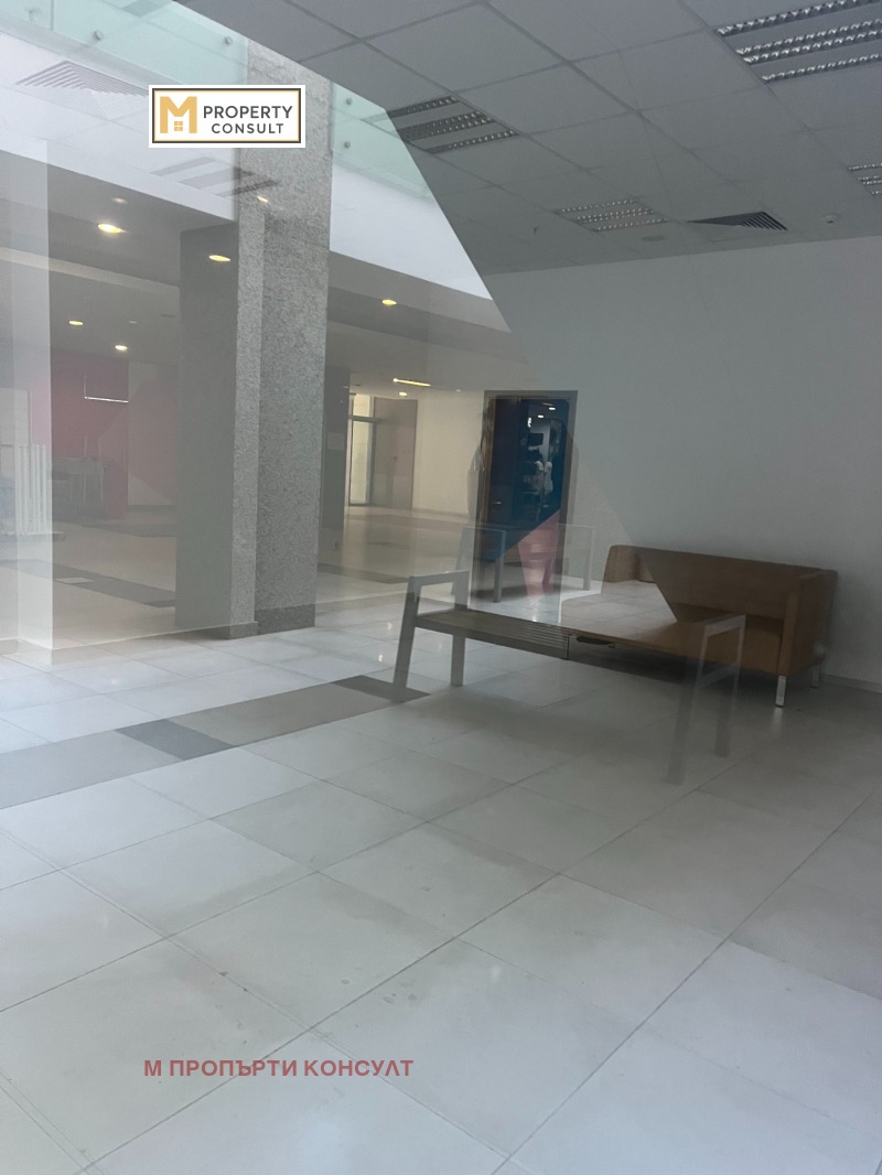 Дава под наем МАГАЗИН, гр. Плевен, Широк център