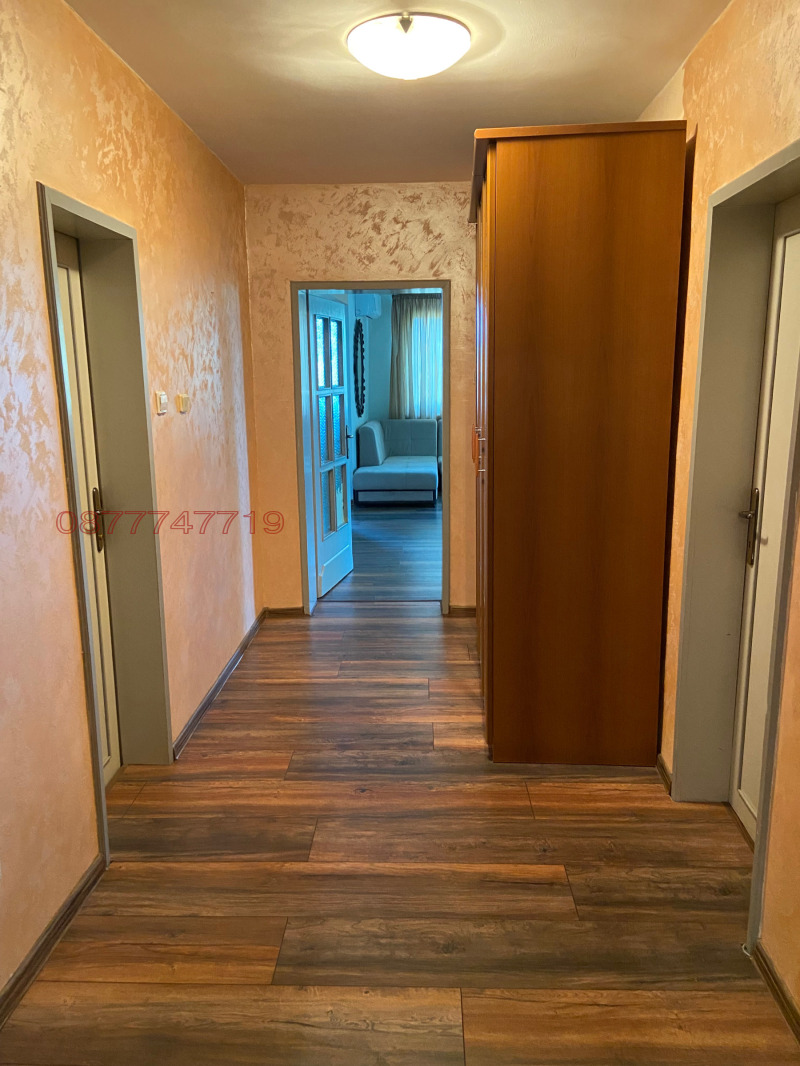 Дава под наем  3-стаен град Пловдив , Кършияка , 130 кв.м | 30766143