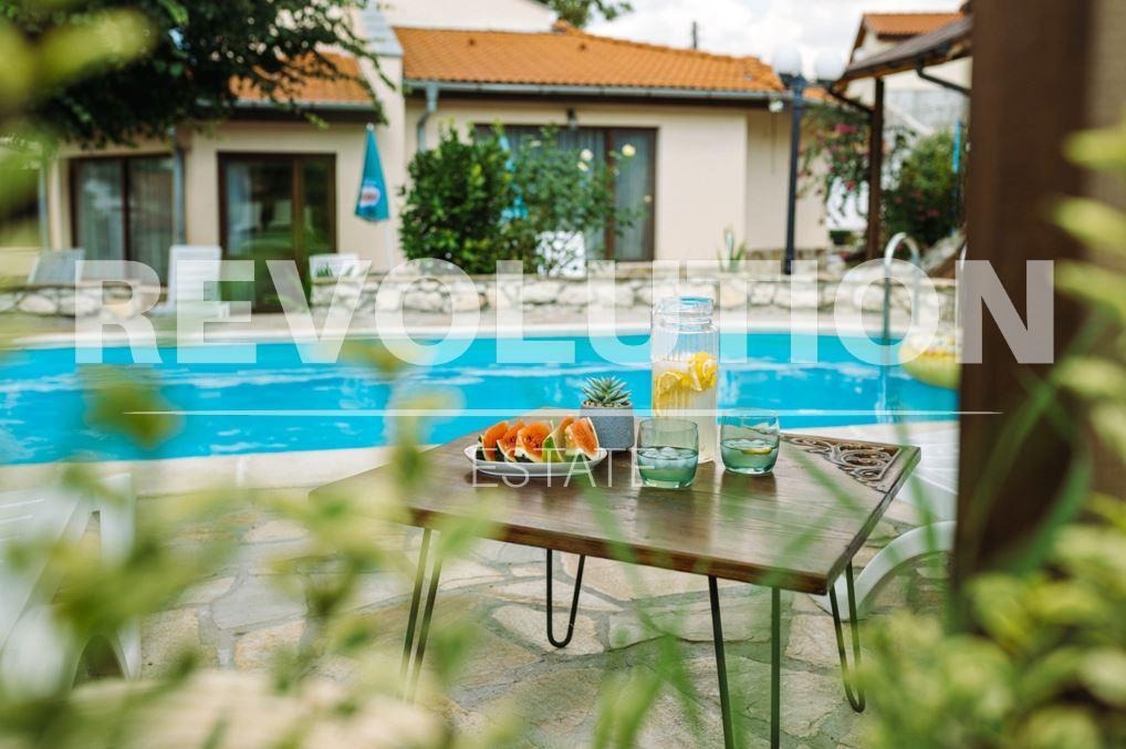 Дава под наем КЪЩА, гр. Аксаково, област Варна, снимка 13 - Къщи - 54223316