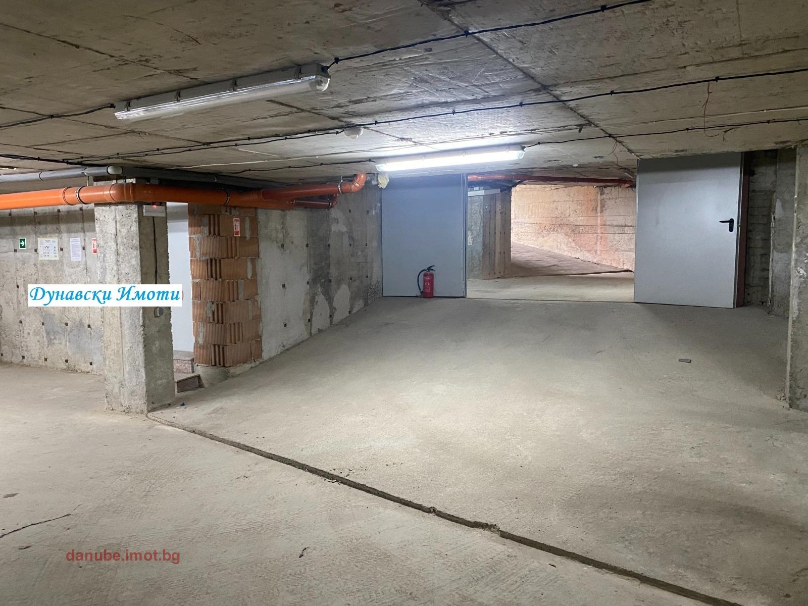 Дава под наем ГАРАЖ, ПАРКОМЯСТО, гр. Русе, Център, снимка 2 - Гаражи и паркоместа - 54167171