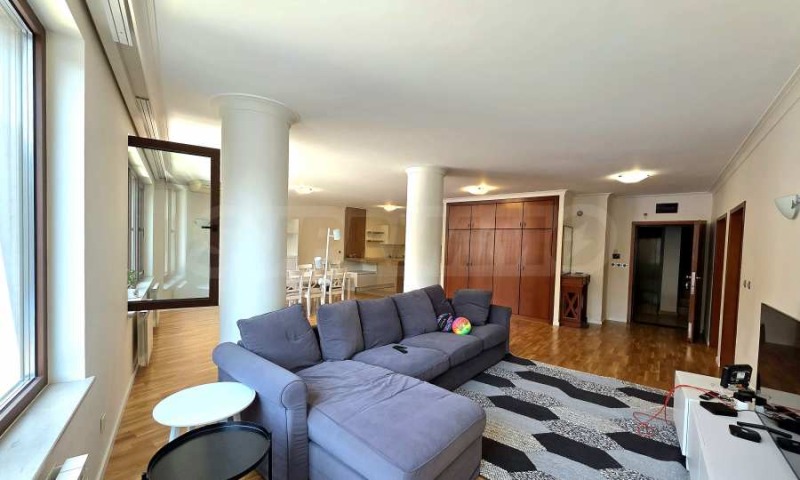 Zu vermieten  3 Schlafzimmer Sofia , Zentar , 170 qm | 91773502