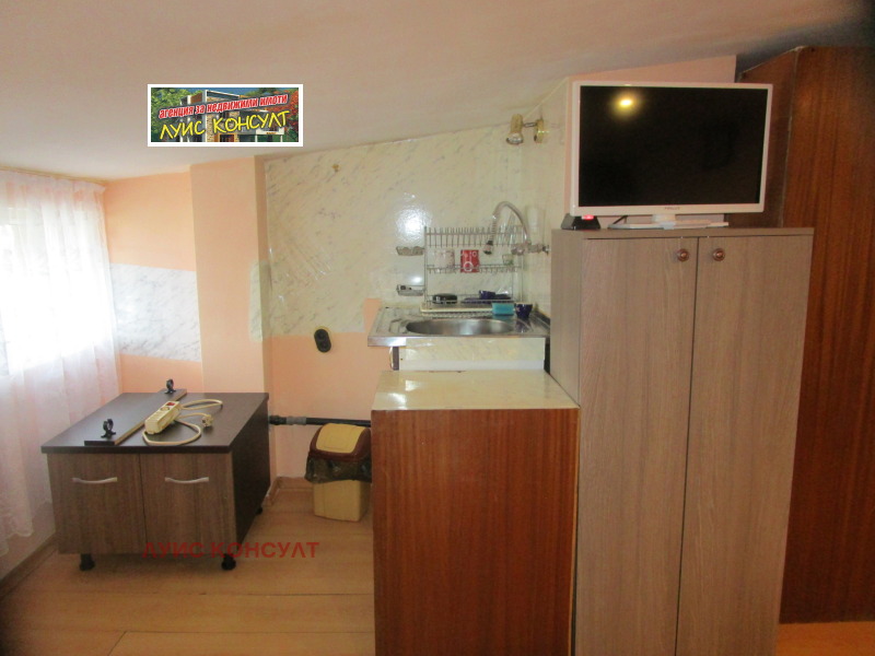 Дава под наем СТАЯ, гр. Монтана, Идеален център, снимка 2 - Стаи под наем - 53322555