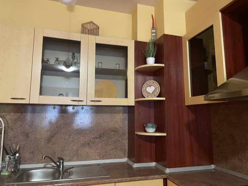 For Rent  2 bedroom Ruse , Vazrazhdane , 134 sq.m | 52595069 - image [2]