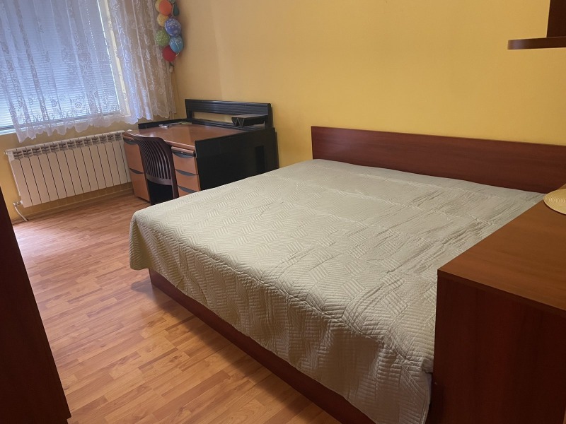 В аренду  2 спальни Русе , Възраждане , 134 кв.м | 52595069 - изображение [9]