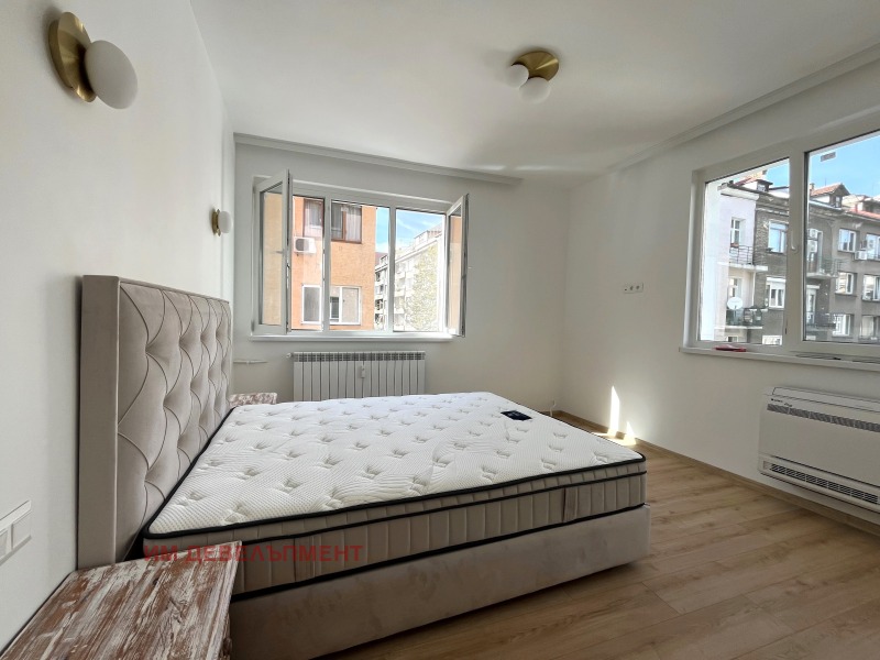 Zu vermieten  2 Schlafzimmer Sofia , Zentar , 100 qm | 49908705