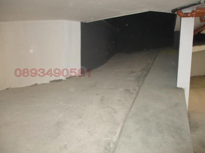 Дава под наем ГАРАЖ, ПАРКОМЯСТО, гр. Варна, ЖП Гара, снимка 5 - Гаражи и паркоместа - 52786254