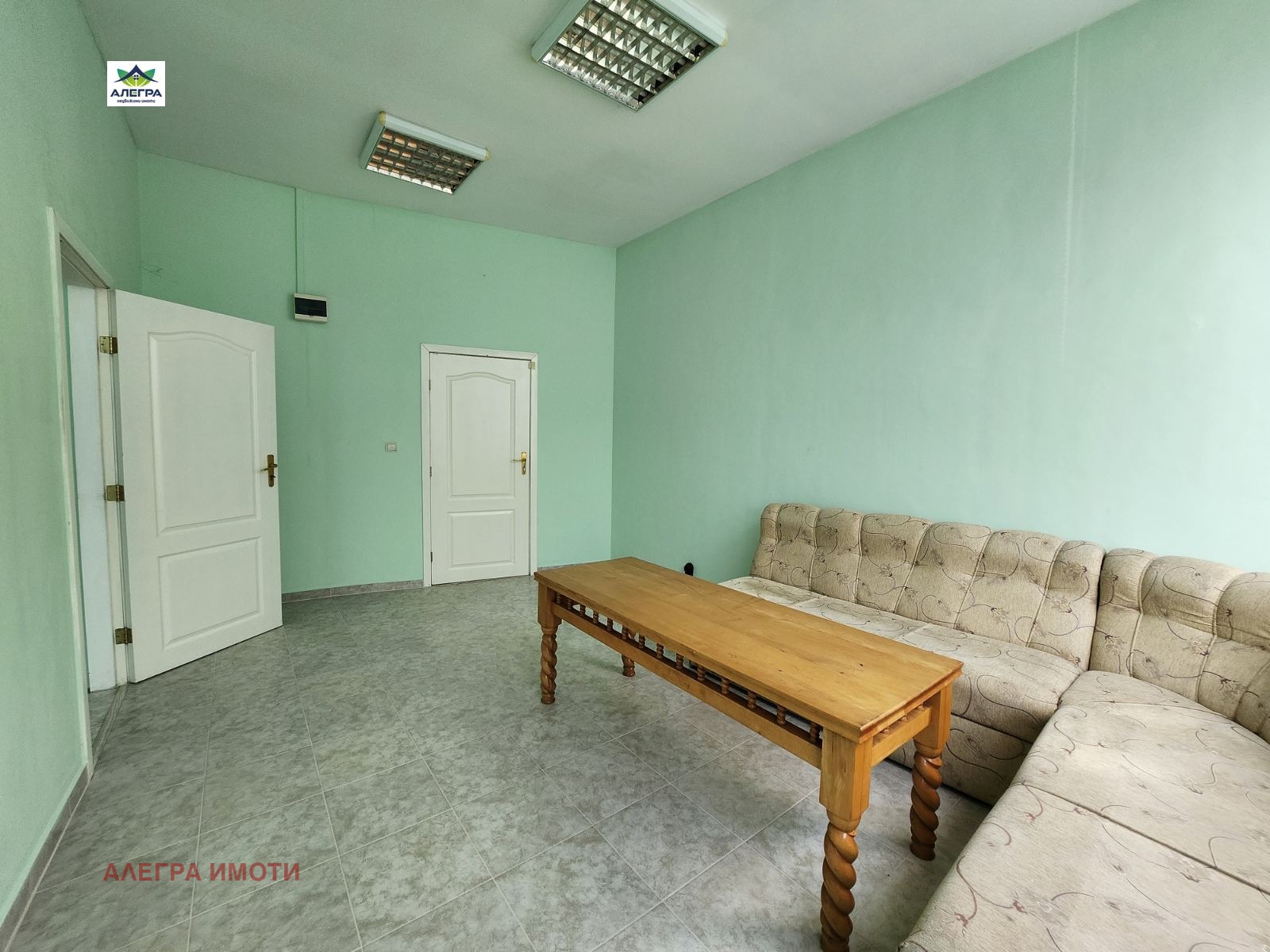 Дава под наем ОФИС, гр. Пазарджик, Център