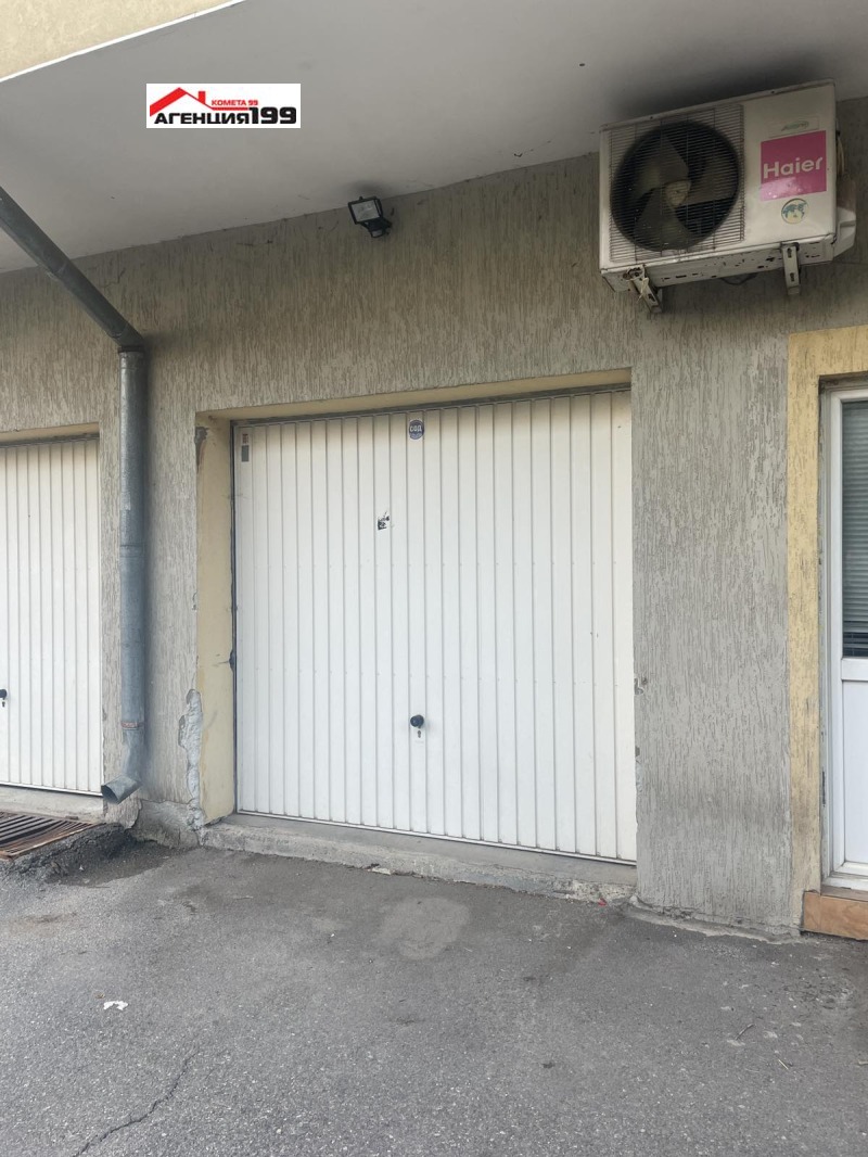 En renta  Cochera Sofia , Moderno predgradie , 28 metros cuadrados | 63733084