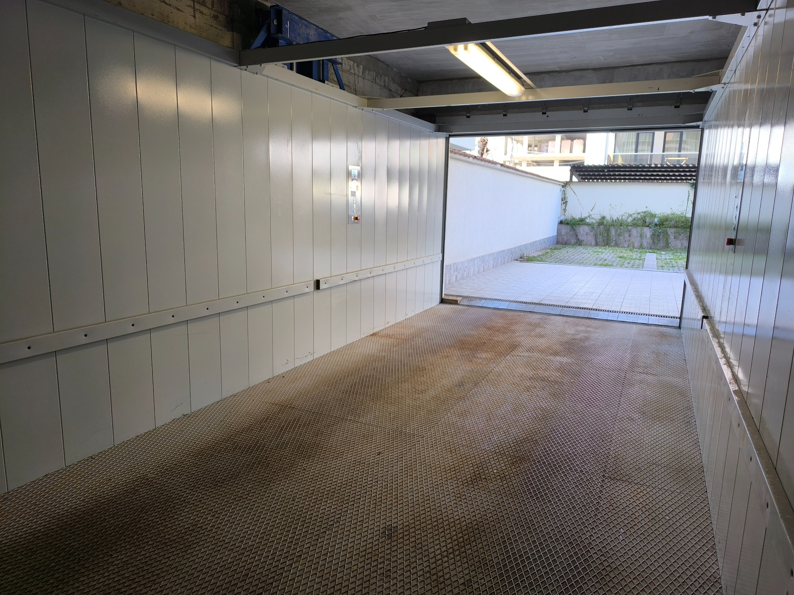 Дава под наем ГАРАЖ, ПАРКОМЯСТО, гр. София, Център