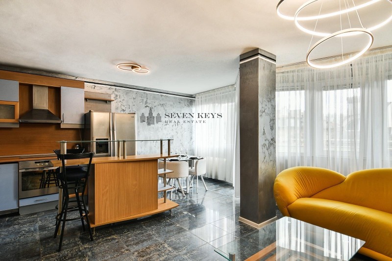 Дава под Наем МНОГОСТАЕН в град Варна, Център - 180 кв.м / 1 300 € » 2 542.58 лв., СЕДЕМ КЛЮЧА НЕДВИЖИМИ ИМОТИ