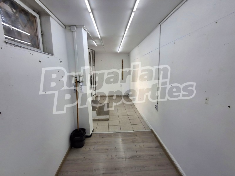 Дава под наем МАГАЗИН, гр. Шумен, Център, снимка 3 - Магазини - 53087429