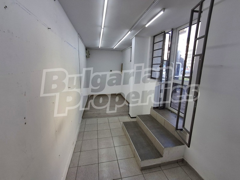 Дава под наем МАГАЗИН, гр. Шумен, Център, снимка 4 - Магазини - 53087429