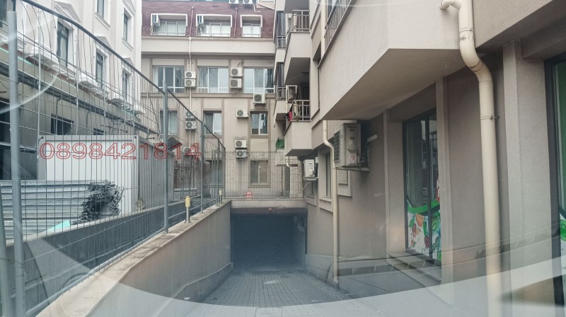 Дава под наем ГАРАЖ, ПАРКОМЯСТО, гр. Пловдив, Център, снимка 2 - Гаражи и паркоместа - 52782156