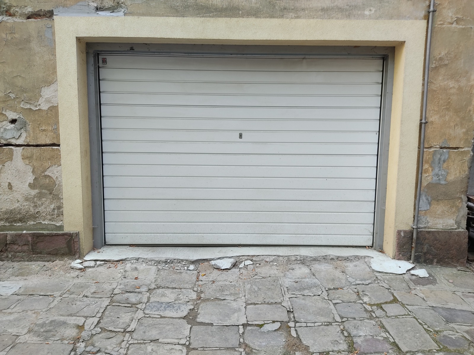 Дава под наем ГАРАЖ, ПАРКОМЯСТО, гр. София, Докторски паметник