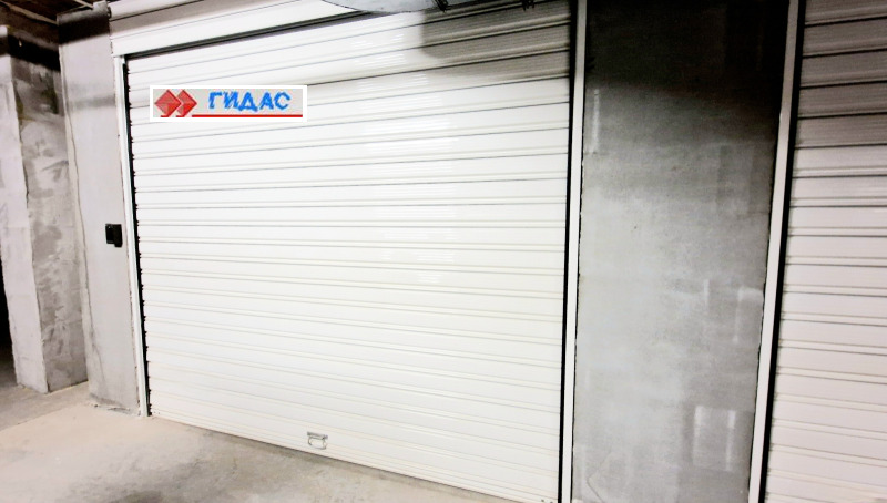 Дава под наем ГАРАЖ, ПАРКОМЯСТО, гр. Пловдив, Христо Смирненски, снимка 2 - Гаражи и паркоместа - 52681626